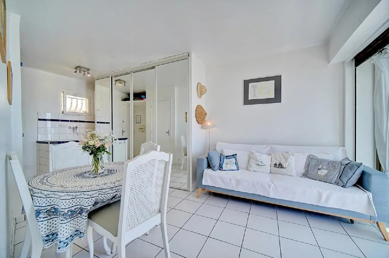 Charmant 2 Pieces Avec Terrasse Vue Mer L! A1B120 Cannes